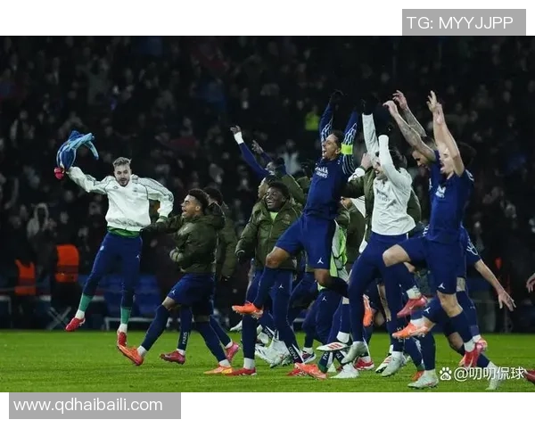 蓝月啸天：曼城16连胜追平红军神迹，75球风暴背后的统治级美学